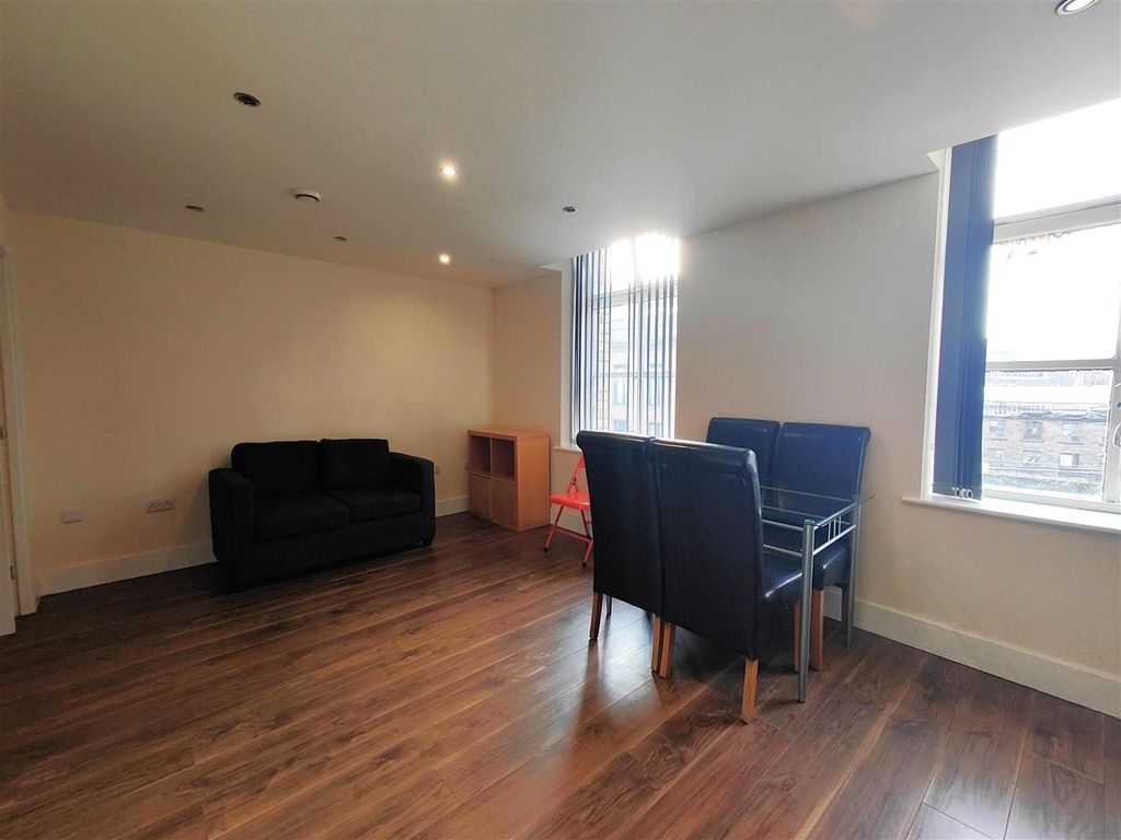 Property photo 1 of 9 Lounge