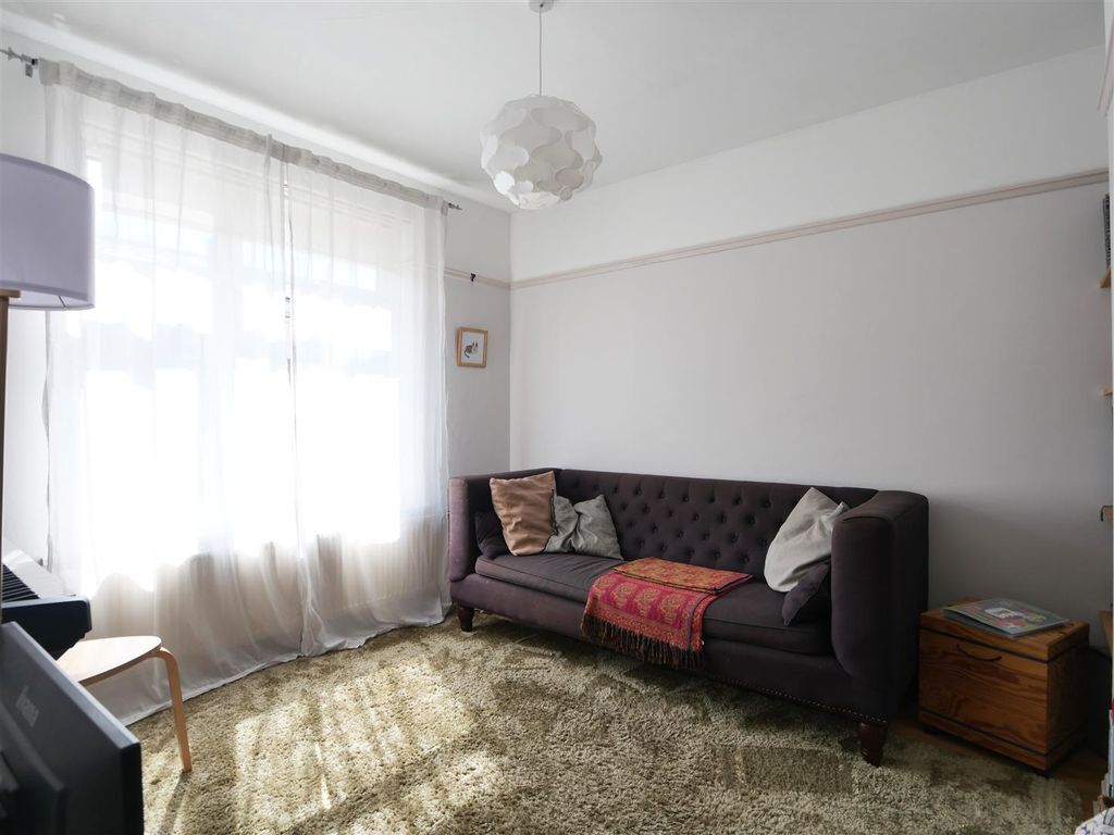 Property photo 2 of 10 l (6).Png
