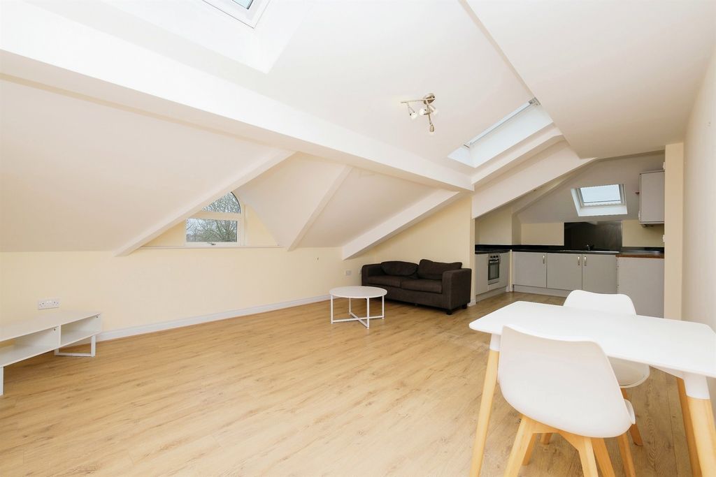 Property photo 3 of 12 Image