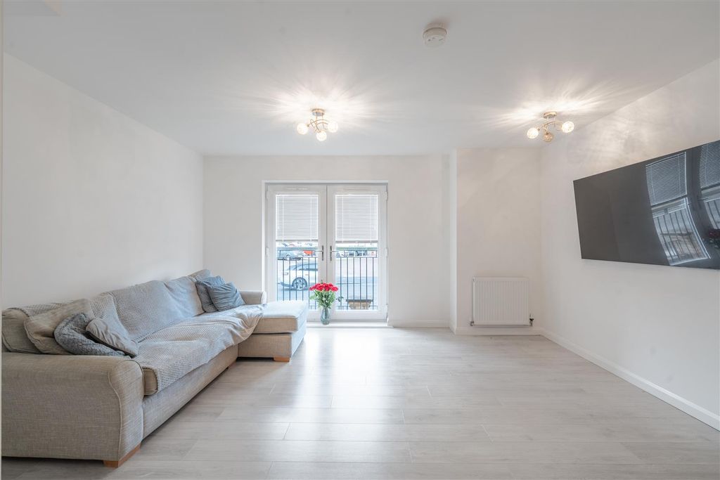 Property photo 2 of 10 Lounge-1.Jpg