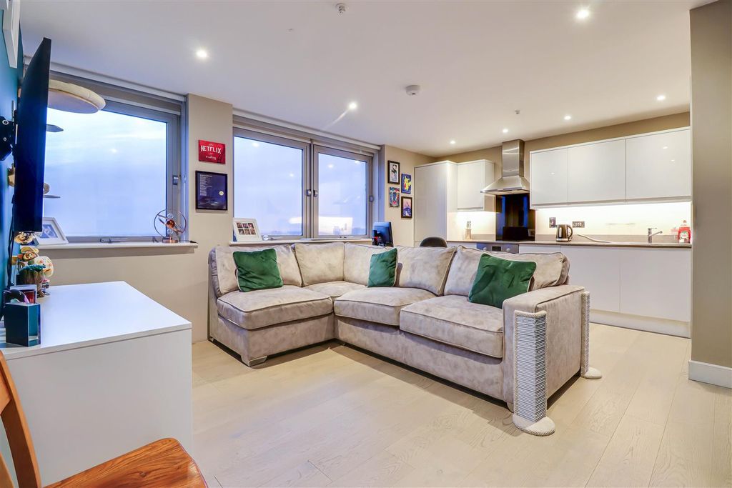 Property photo 3 of 16