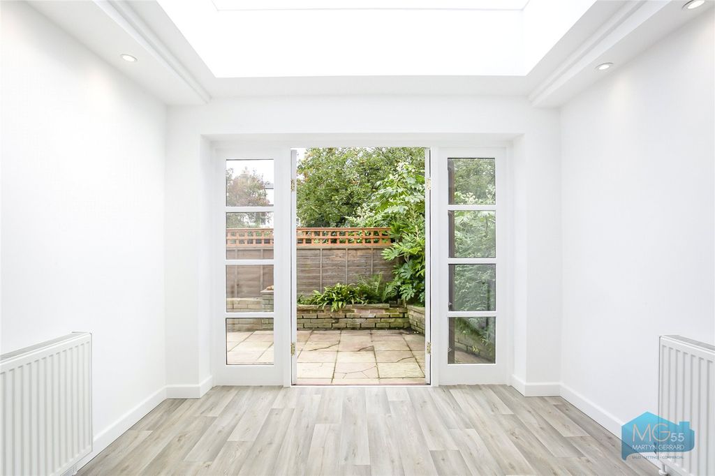 Property photo 2 of 18 Picture No. 10