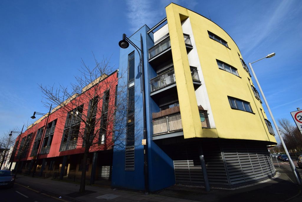 Property photo 1 of 15 2 Bedroom Flat For Rent