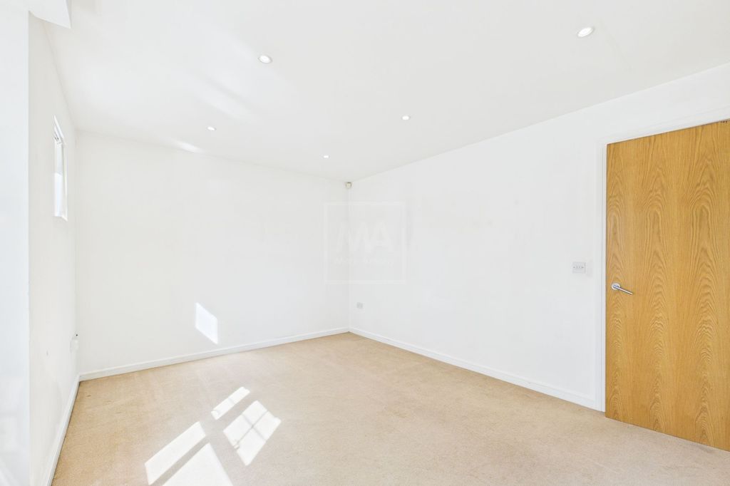 Property photo 2 of 8 Living Area