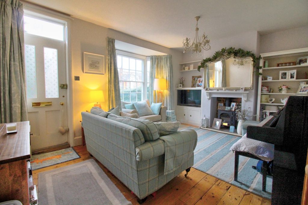 Property photo 2 of 14 Living Room - Castle Road Matt Clinton Ewemove Ken
