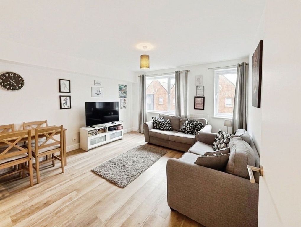 Property photo 2 of 8