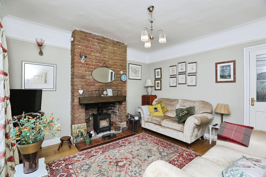 Property photo 2 of 17