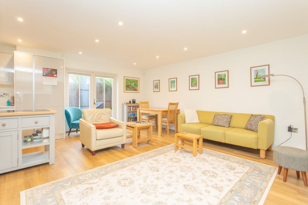 Property photo 3 of 18 Picture 3