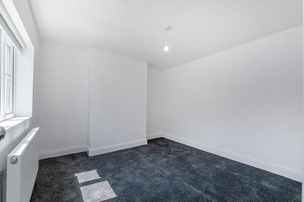 Property photo 2 of 5 Brockley Rise Se23 1Jg-5.Jpg
