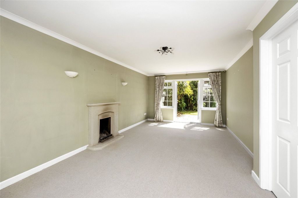 Property photo 2 of 16 Sitting Room