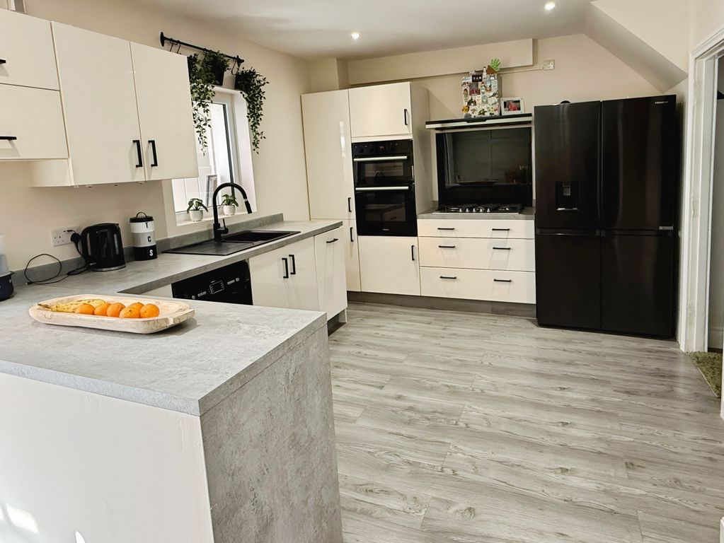 Property photo 1 of 33