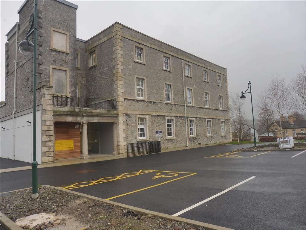 Property photo 1 of 8 Exterior