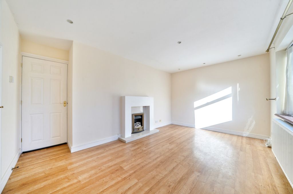 Property photo 2 of 22 Livint Room