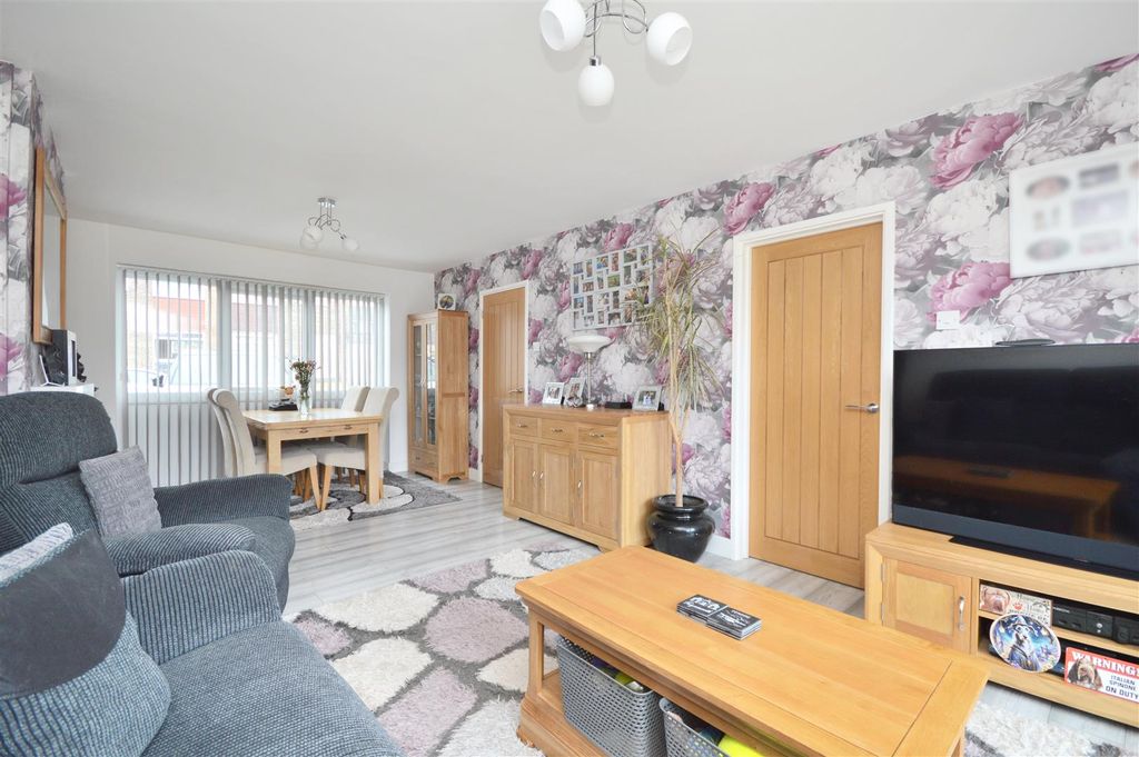 Property photo 2 of 15 Sitting / Dining Room