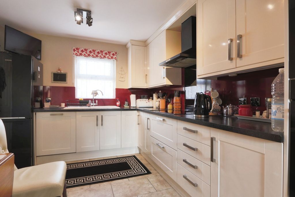 Property photo 3 of 32 3978488