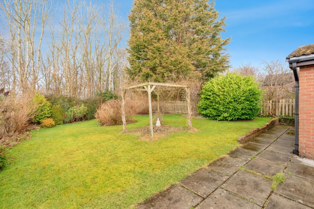 Property photo 2 of 27 Garden