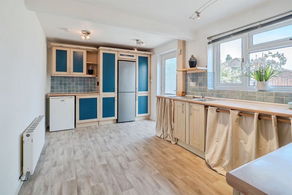 Property photo 3 of 22 Kitchen