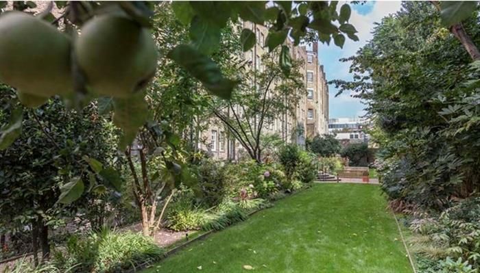 Property photo 3 of 6 Communal Gardens