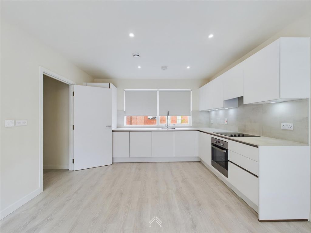 Property photo 3 of 13 Cam01353G0-Pr0061-Still004.Jpg