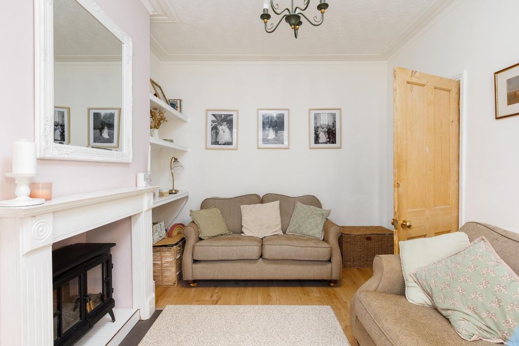 Property photo 1 of 29 47 Charlton Road-11.Jpg
