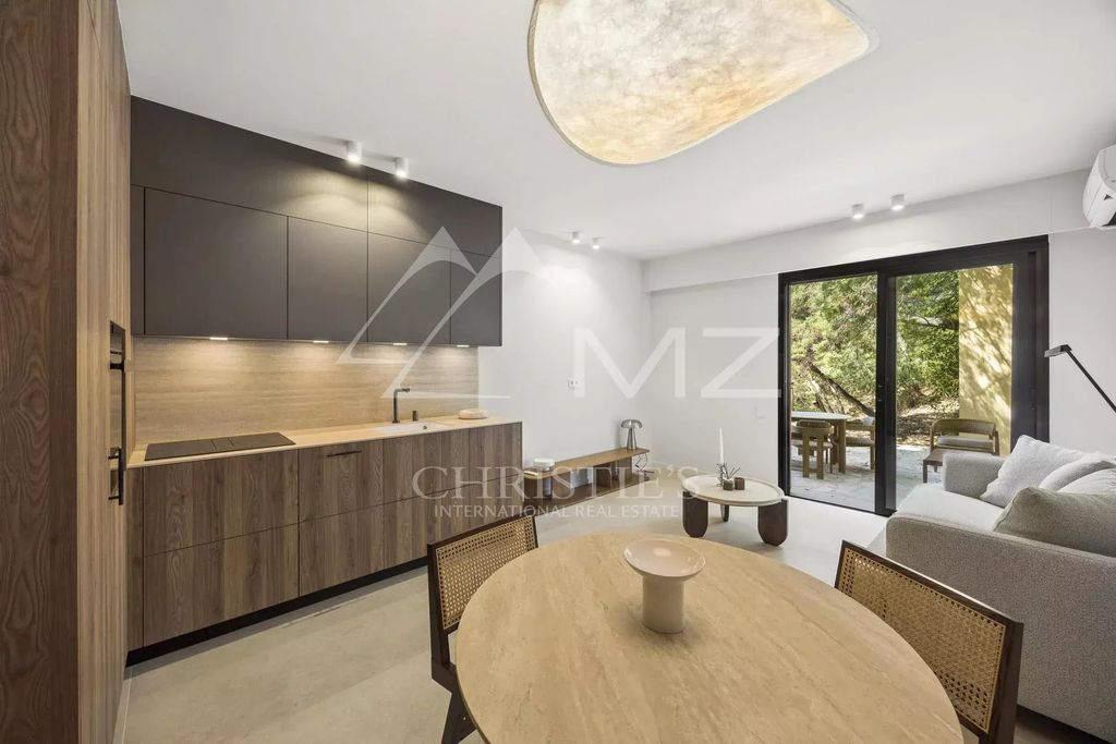 Property photo 1 of 10 Spacious, Fully Renovated Studio In An Upscale Residence