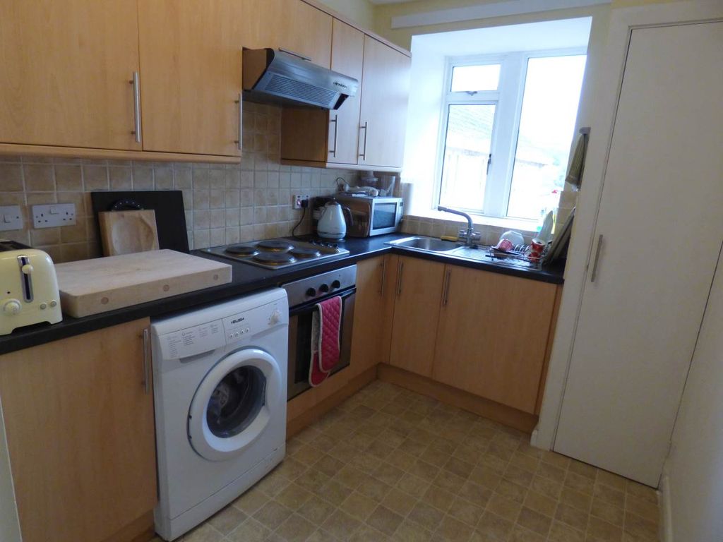 Property photo 2 of 8 Kitchen