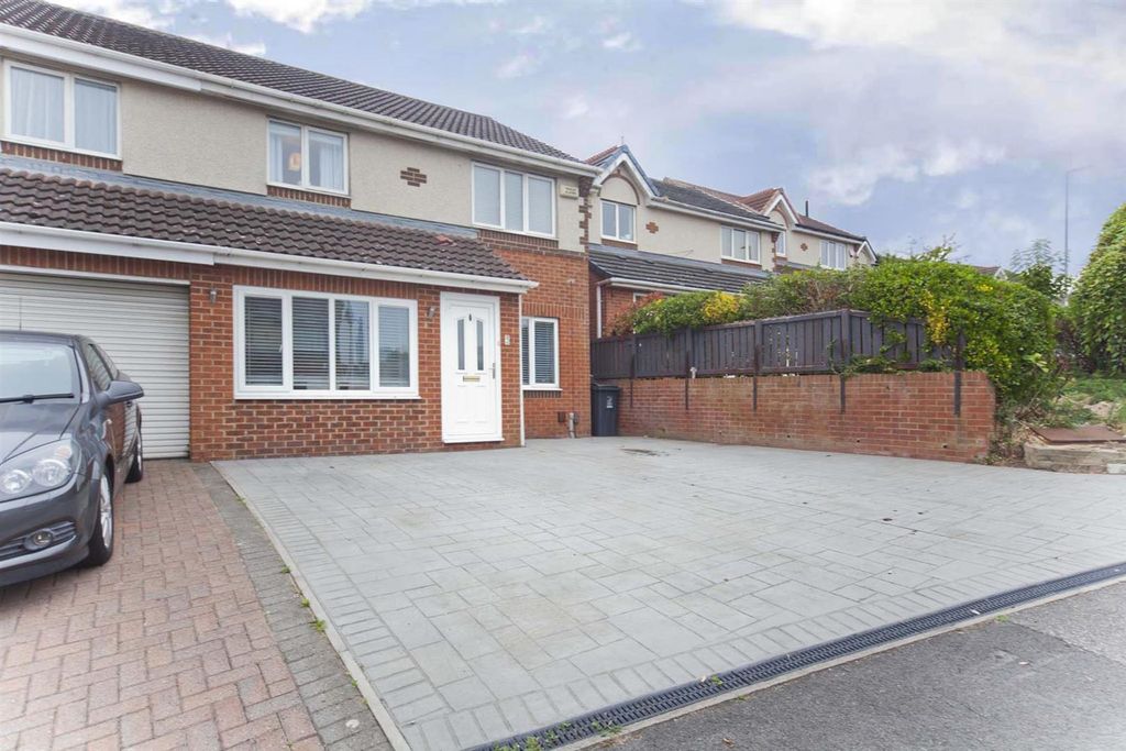 Property photo 2 of 25