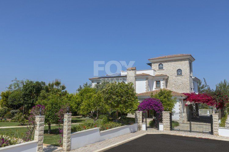 Property photo 1 of 7 9 Bed House For Sale In Argaka Paphos Cyprus