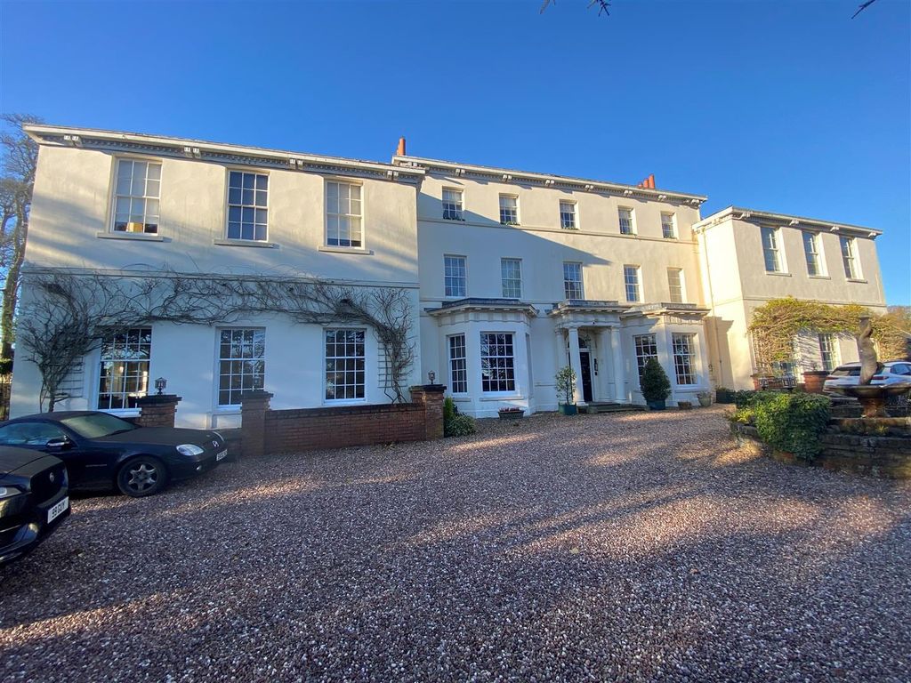 Property photo 1 of 32 Swanland Hall