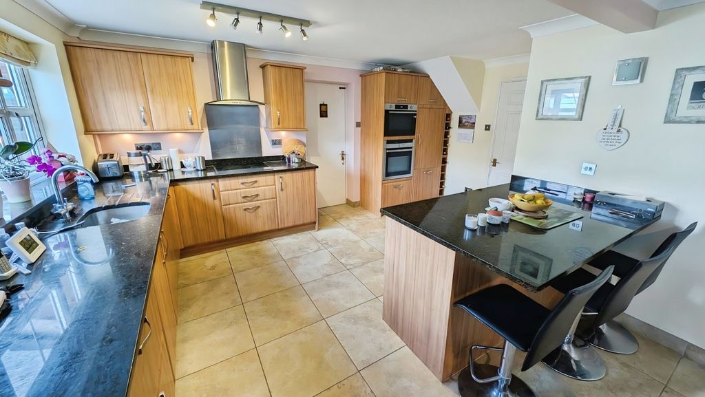 Property photo 3 of 24 Pbox-Img.Jpg