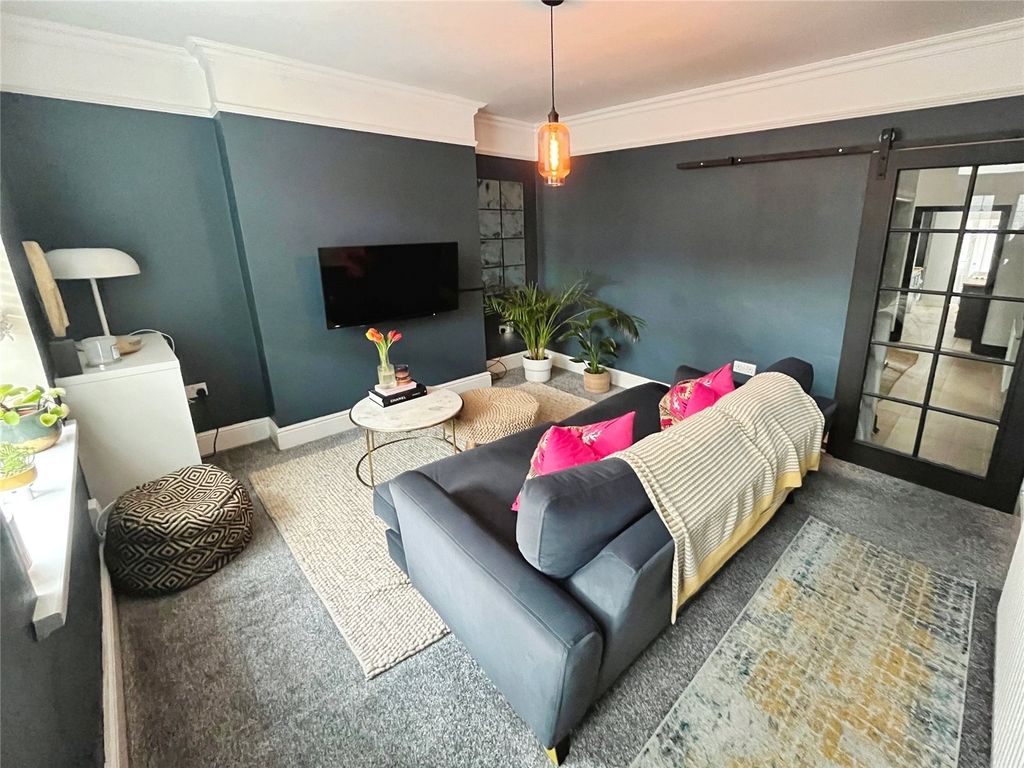 Property photo 2 of 15 Lounge