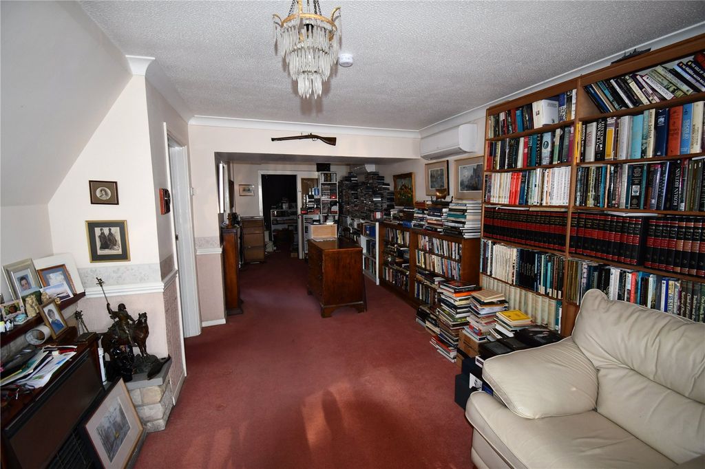 Property photo 3 of 8 Picture No. 09