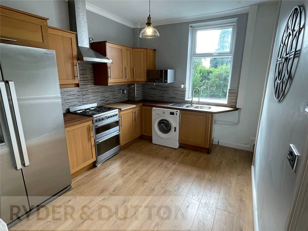 Property photo 3 of 10 Kitchen