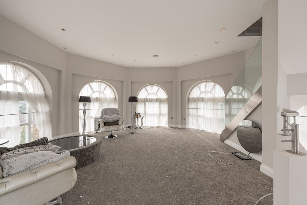 Property photo 3 of 12 The-Dome-Princess...