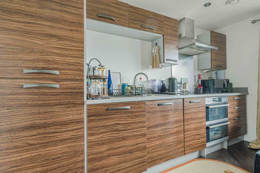 Property photo 3 of 11 Kitchen