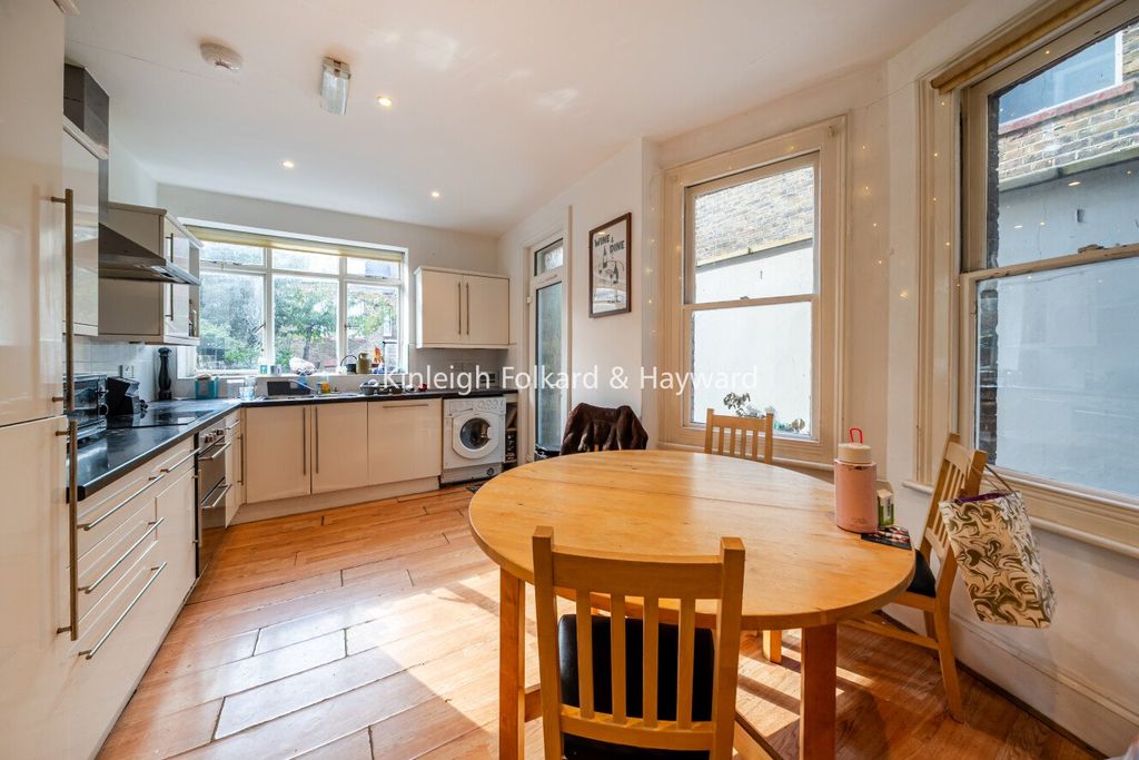 Property photo 2 of 11 Picture No. 12