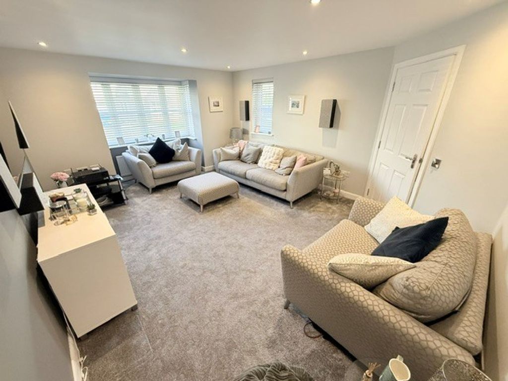 Property photo 3 of 32