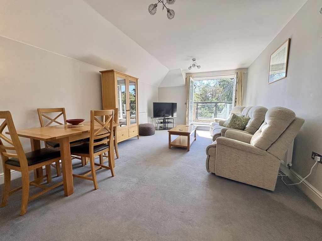 Property photo 2 of 34