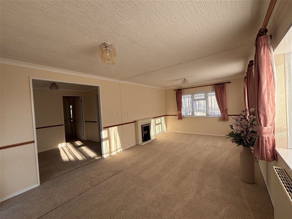 Property photo 2 of 4 Lounge/Diner