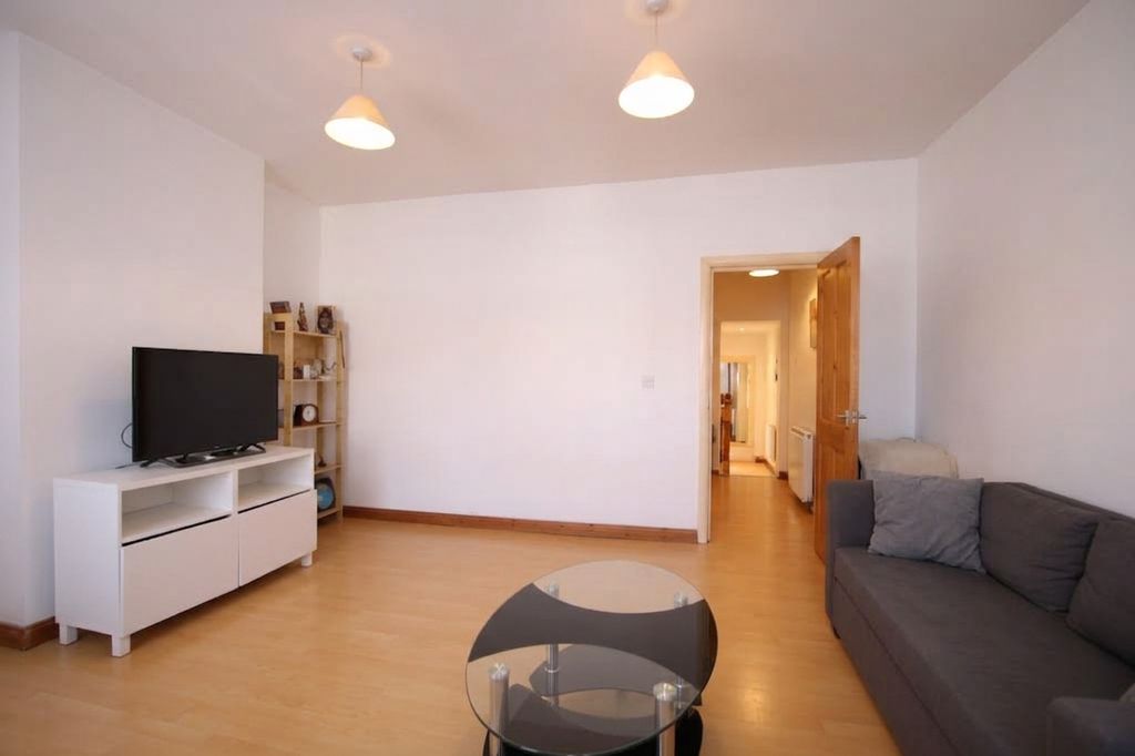 Property photo 2 of 17 First Floor Flat Living Room