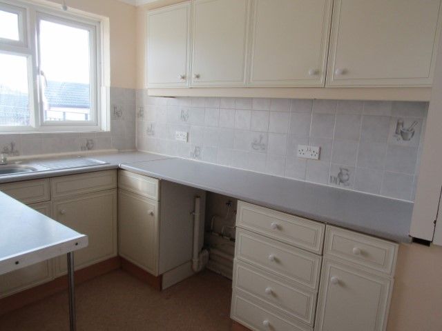 Property photo 3 of 10 Kitchen