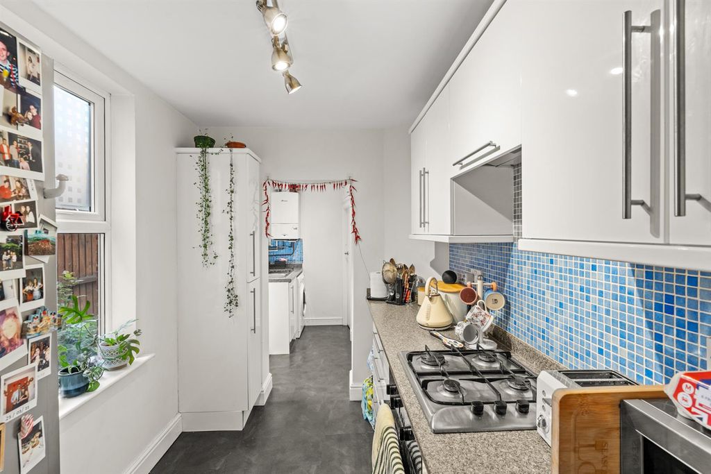 Property photo 2 of 24 Lincolnst-011.Jpg