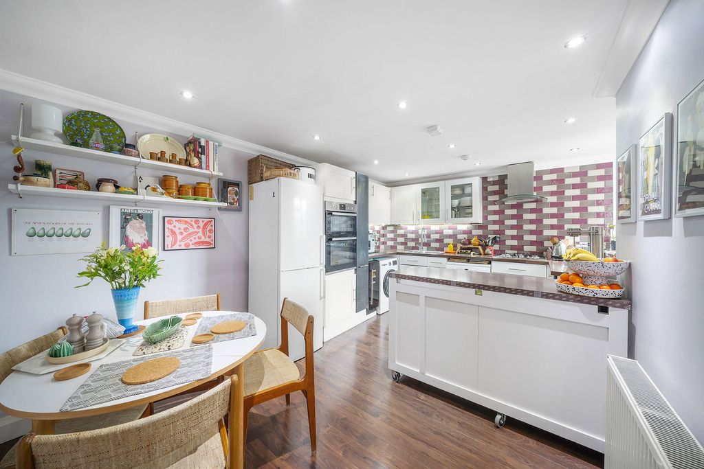 Property photo 3 of 23