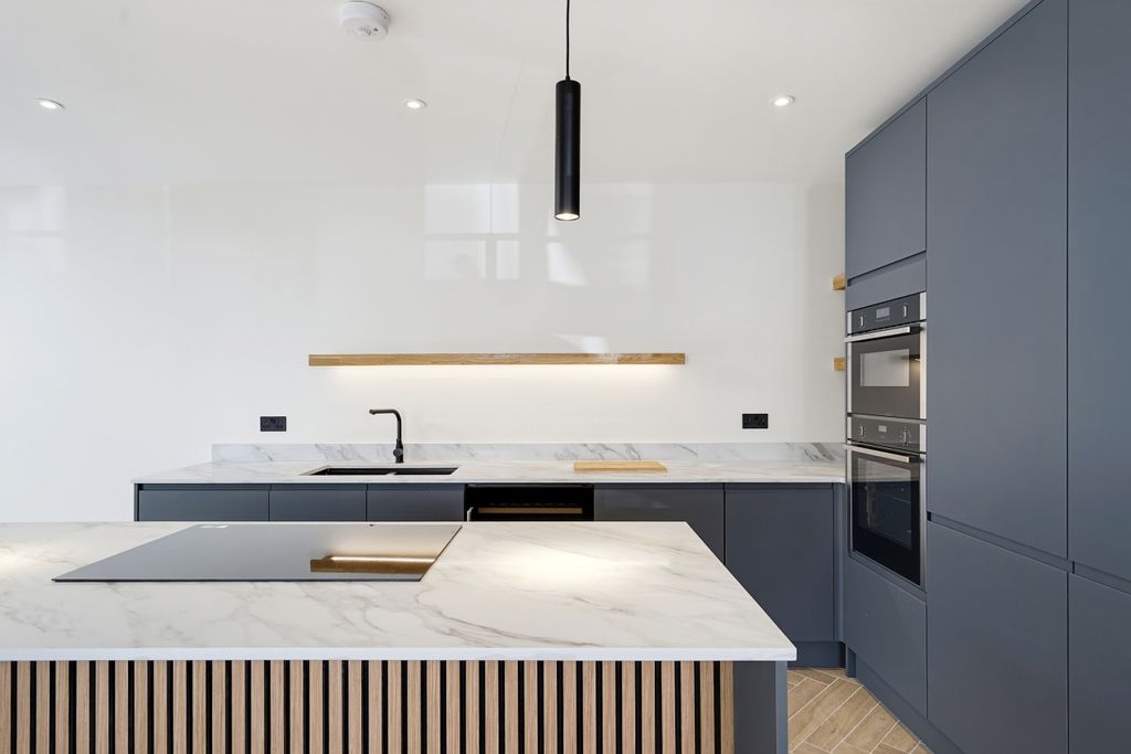 Property photo 3 of 15 Kitchen
