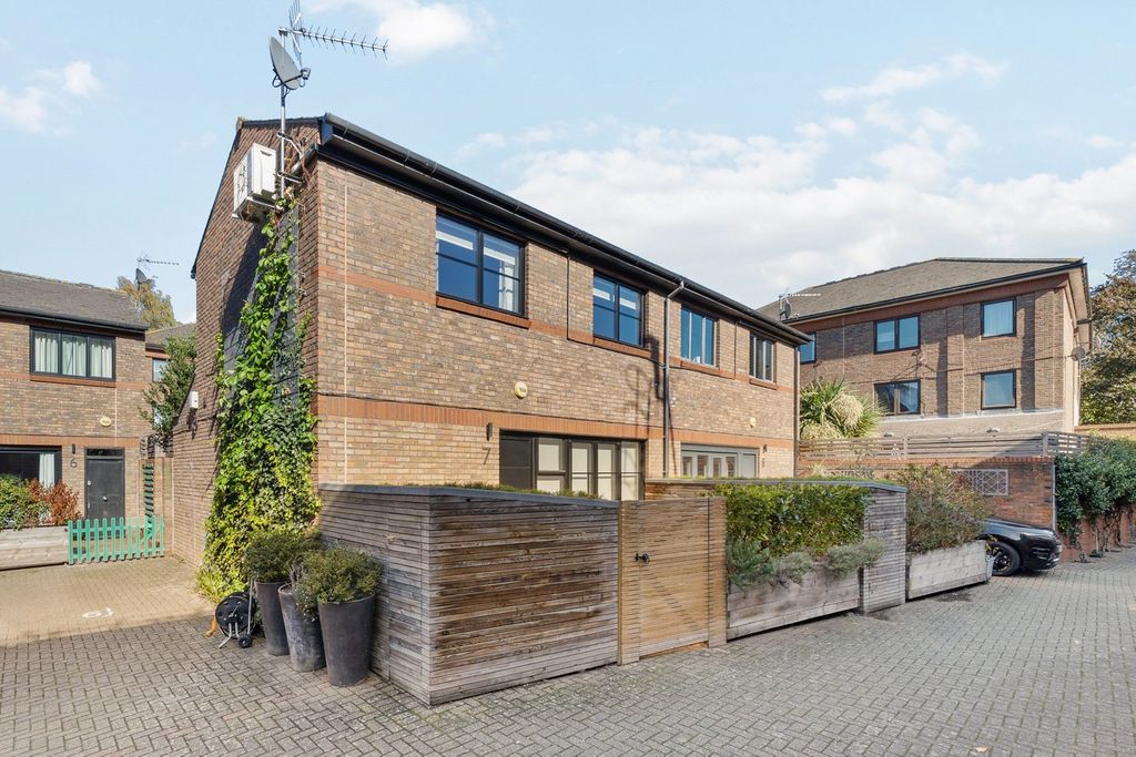 Property photo 2 of 12