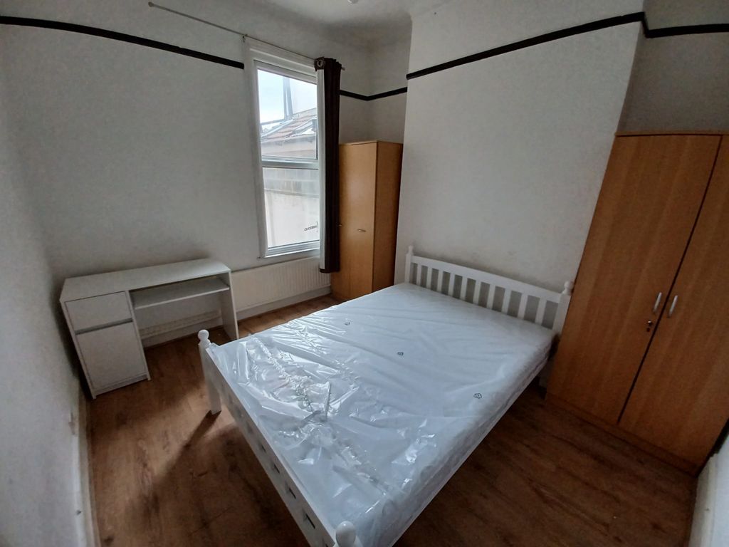 Property photo 1 of 8 Room 2, 36 Ham Park Rd