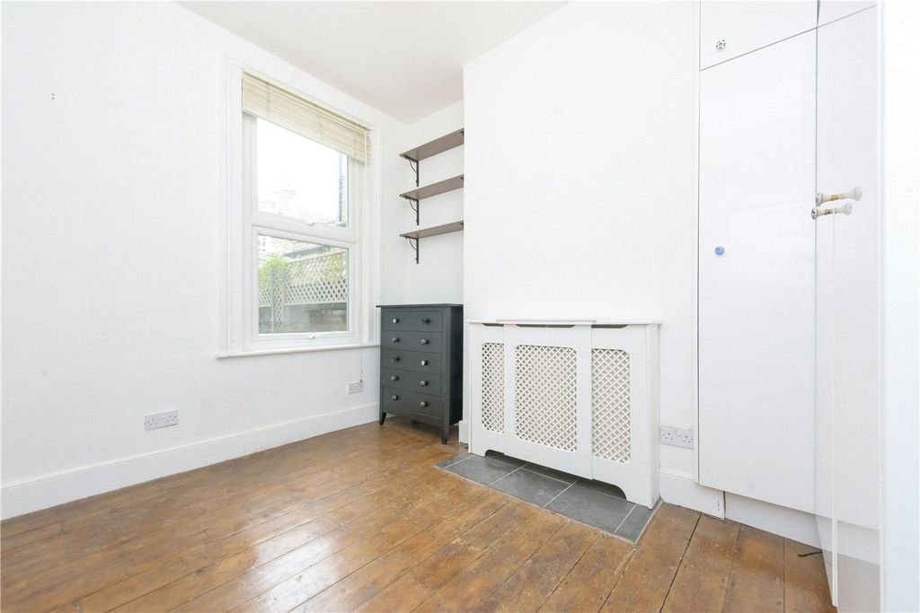 Property photo 2 of 8 Picture No. 22