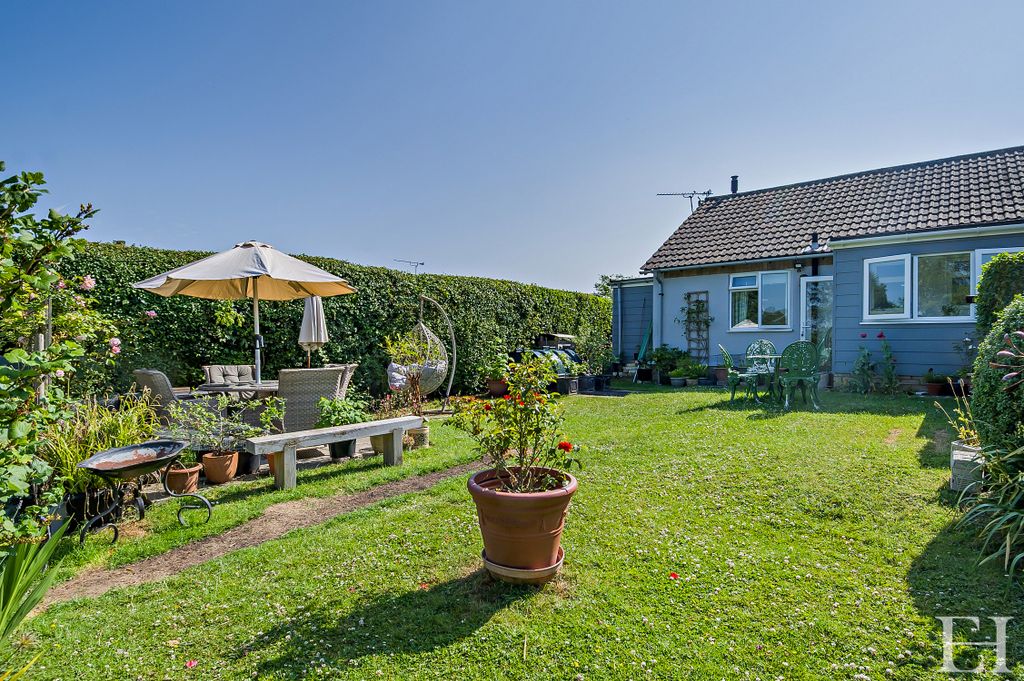 Property photo 3 of 21 8652526-Exteriorwm07-800