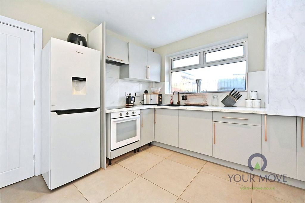 Property photo 3 of 15 Kitchen