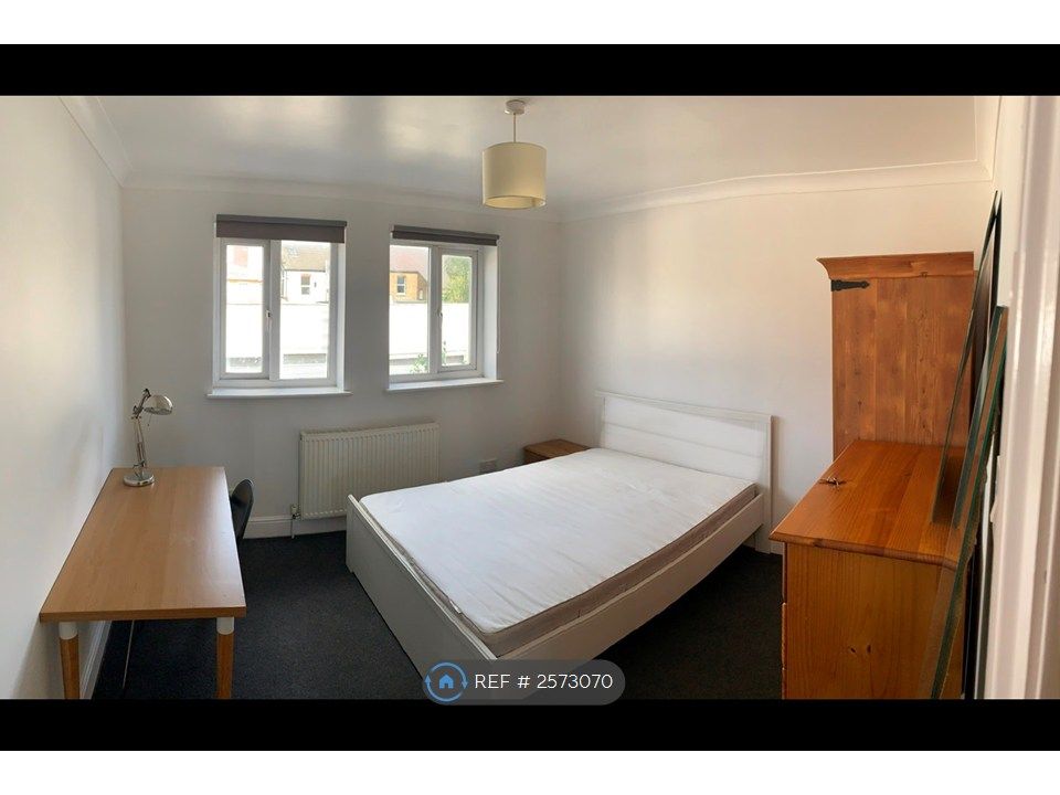 Property photo 2 of 6 Bedroom